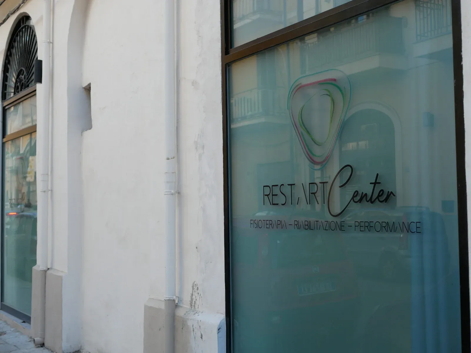 Ingresso del Restart Center in Via Archimede 33, Palermo